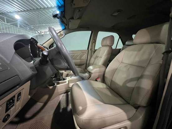 TOYOTA-HILUX SW4-2010