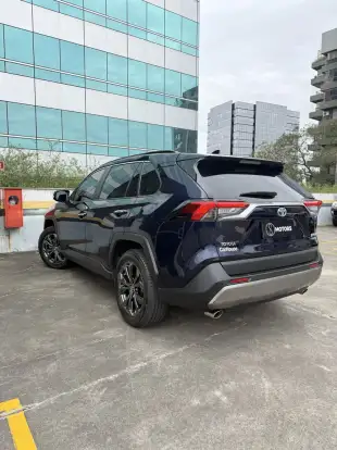 TOYOTA-RAV4-2024