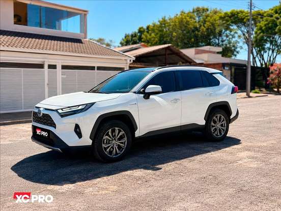 TOYOTA-RAV4-2024