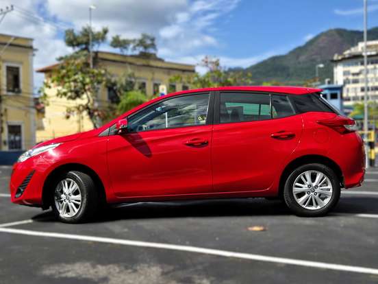 TOYOTA-YARIS-2019