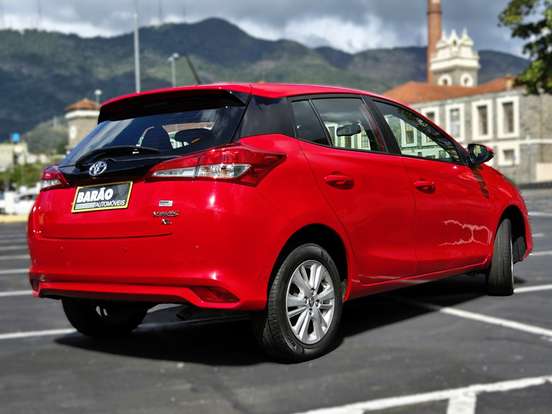 TOYOTA-YARIS-2019