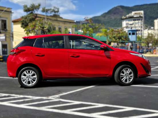 TOYOTA-YARIS-2019