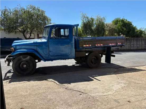 TOYOTA-BANDEIRANTE-3.7 BJ50LV 4X4 TETO RIGIDO DIESEL 2P MANUAL TOYOTA-BANDEIRANTE-1981
