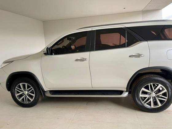 TOYOTA HILUX 2.8 SRX 4X4 CD 16V DIESEL 4P AUTOMÁTICO