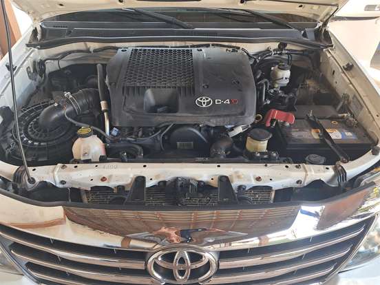 TOYOTA-HILUX SW4-3.0 SRV 4X4 16V TURBO INTERCOOLER DIESEL 4P AUTOMÁTICO TOYOTA-HILUX SW4-2015