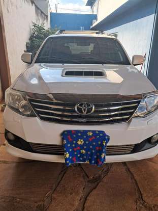 TOYOTA-HILUX SW4-2015