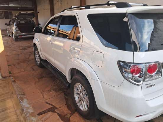 TOYOTA-HILUX SW4-2015