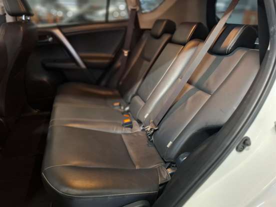 TOYOTA-RAV4-2018