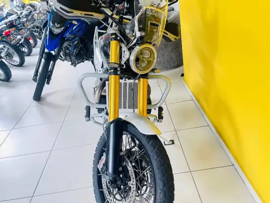 TRIUMPH-BONNEVILLE SCRAMBLER 1200 XE TRIUMPH-BONNEVILLE SCRAMBLER 1200 XE-2025