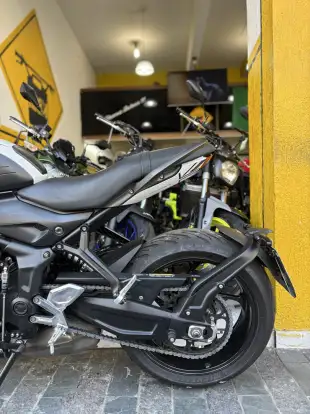 TRIUMPH-TRIDENT 660 TRIPLE TRIBUTE EDITION TRIUMPH-TRIDENT 660 TRIPLE TRIBUTE EDITION-2024