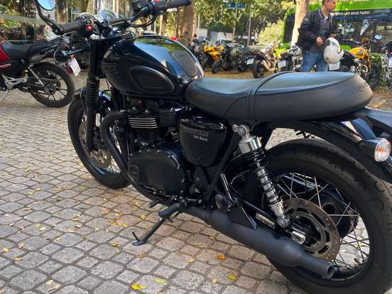 TRIUMPH-BONNEVILLE T100 BLACK 900 TRIUMPH-BONNEVILLE T100 BLACK 900-2020