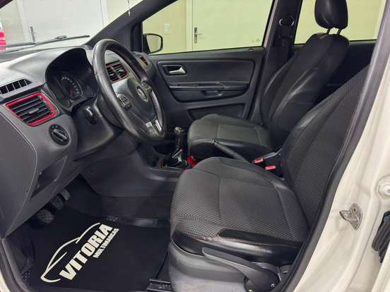 VOLKSWAGEN-FOX-2013