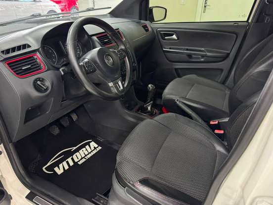 VOLKSWAGEN-FOX-2013