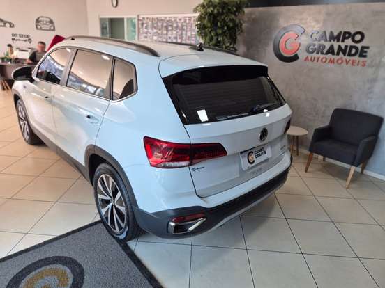 VOLKSWAGEN-TAOS-2023