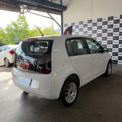 VOLKSWAGEN-UP-2015