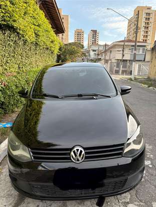 VOLKSWAGEN-FOX-2012