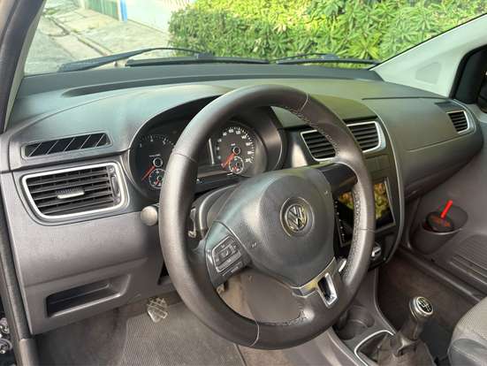 VOLKSWAGEN-FOX-2012