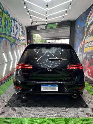 VOLKSWAGEN-GOLF-2018