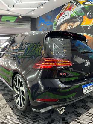 VOLKSWAGEN-GOLF-2018