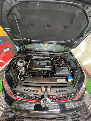 VOLKSWAGEN-GOLF-2018