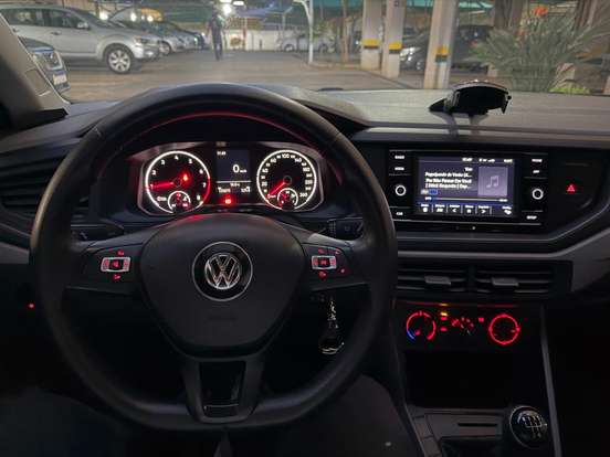 VOLKSWAGEN-POLO-2018