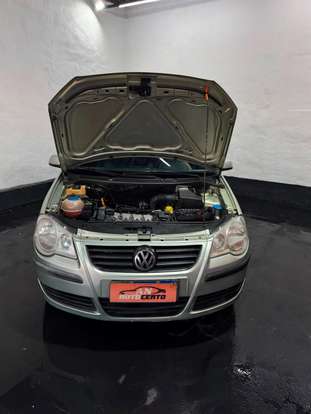 VOLKSWAGEN-POLO SEDAN-2009