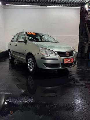 VOLKSWAGEN-POLO SEDAN-2009