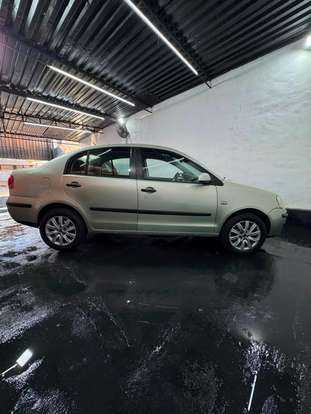 VOLKSWAGEN-POLO SEDAN-2009