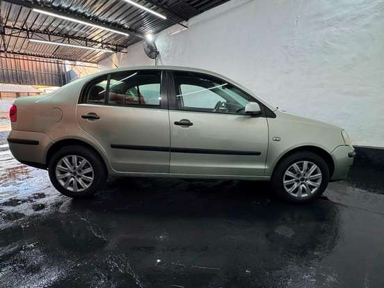 VOLKSWAGEN-POLO SEDAN-1.6 MI 8V FLEX 4P MANUAL VOLKSWAGEN-POLO SEDAN-2009