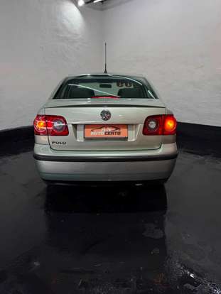 VOLKSWAGEN-POLO SEDAN-2009
