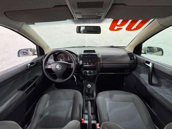 VOLKSWAGEN-POLO SEDAN-2009