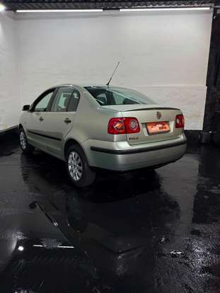 VOLKSWAGEN-POLO SEDAN-2009