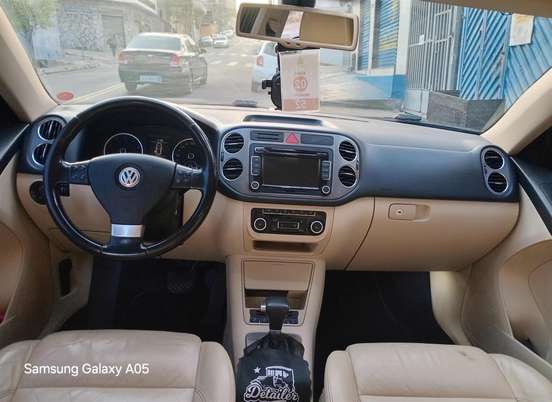 VOLKSWAGEN-TIGUAN-2010