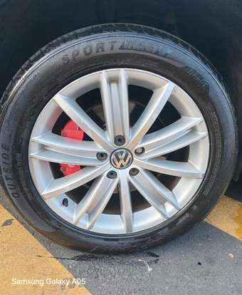 VOLKSWAGEN-TIGUAN-2010