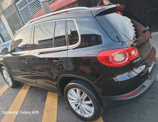 VOLKSWAGEN-TIGUAN-2010