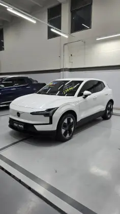 VOLVO EX30 51 KW ELÉTRICO CORE
