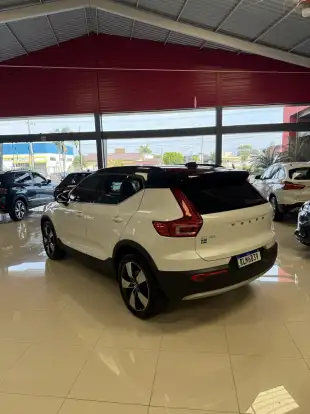 VOLVO-XC40-2022