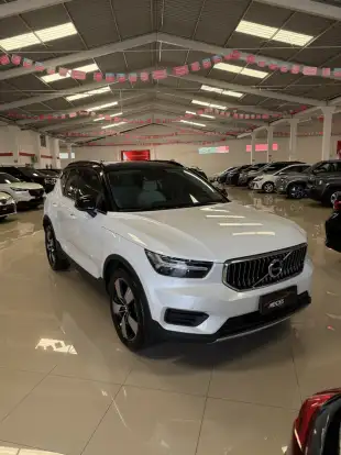 VOLVO-XC40-2022