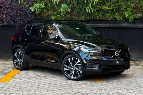 VOLVO-XC40-2020