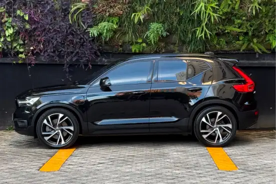 VOLVO-XC40-2020