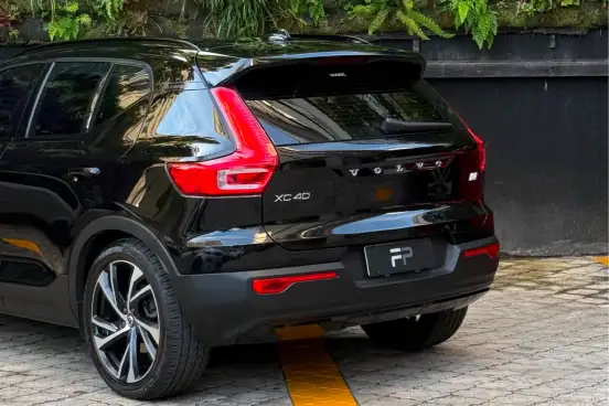 VOLVO-XC40-2020