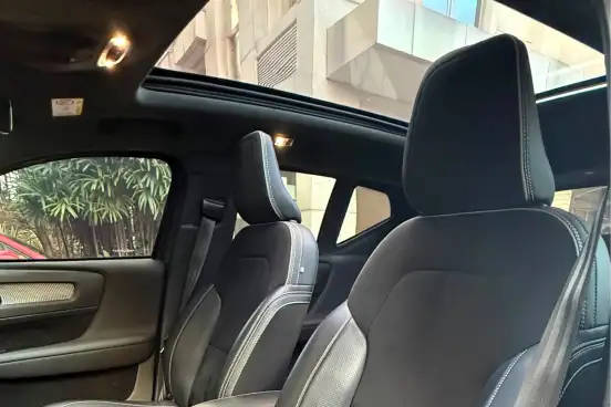 VOLVO-XC40-2020