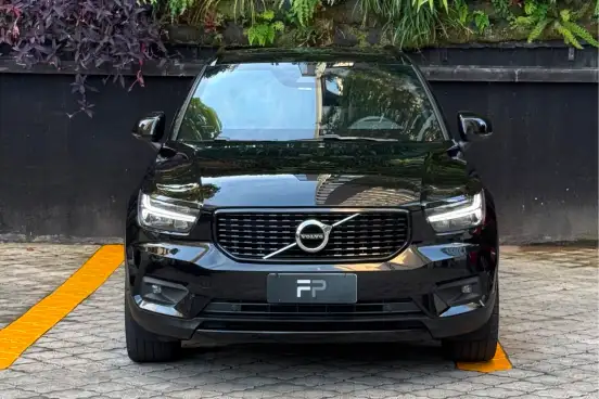 VOLVO-XC40-2020