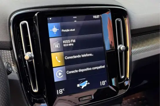 VOLVO-XC40-2020