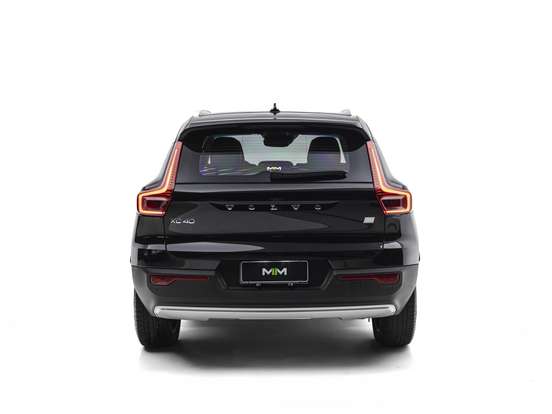 VOLVO-XC40-2021