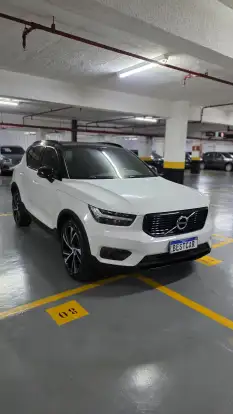 VOLVO-XC40-2019