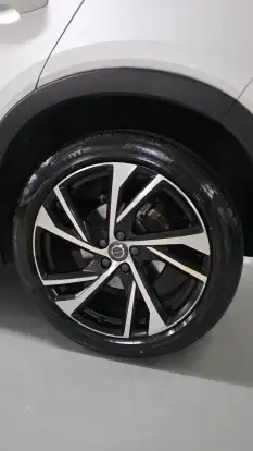 VOLVO-XC40-2019