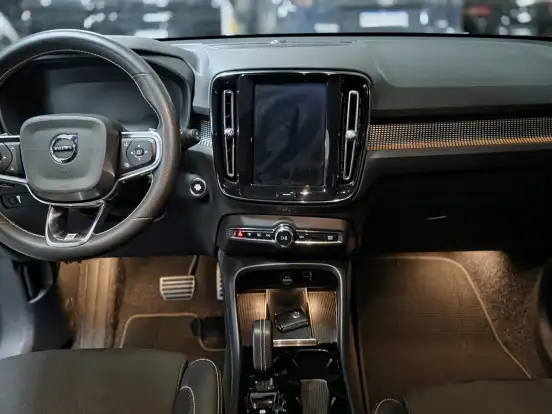 VOLVO-XC40-2.0 T5 GASOLINA R-DESIGN AWD GEARTRONIC VOLVO-XC40-2019