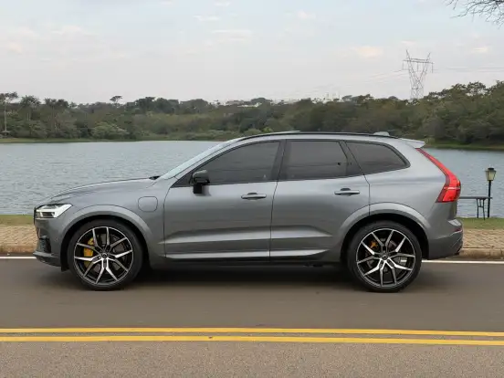 VOLVO-XC60-2020