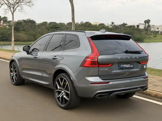 VOLVO-XC60-2020
